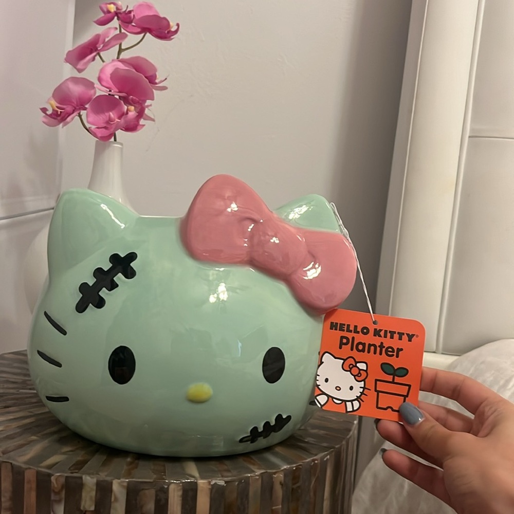Limited edition, Hello Kitty Frankenstein planter